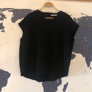 Black MM. Lafleur top in size XS. Oversized style.